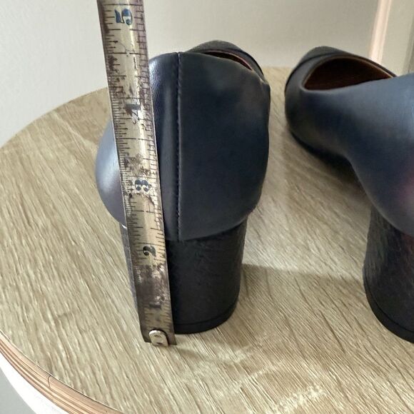 Navy Blue Almond Toe Embossed Block Heels Women’s Size 7.5 Snakeskin Slip On NEW - Picture 11 of 13